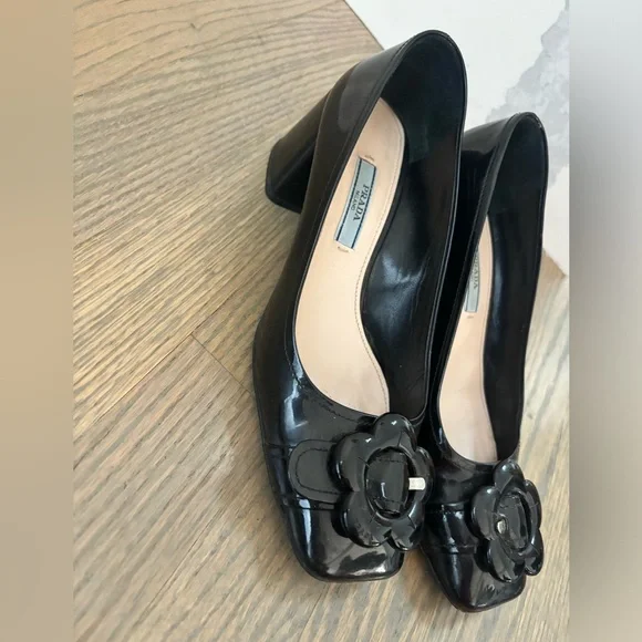 Prada black patent leather flower mod block heels size 36 women’s 6 - Picture 10 of 11